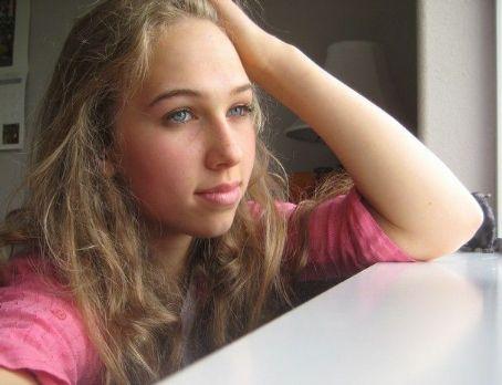Akiane Kramarik Death Fact Check, Birthday & Age | Dead or Kicking