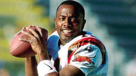 Akili Smith Death Fact Check, Birthday & Age | Dead or Kicking