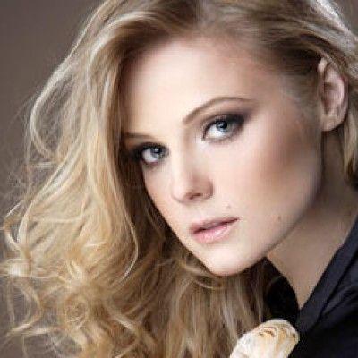 Ana Layevska Death Fact Check, Birthday & Age | Dead or Kicking