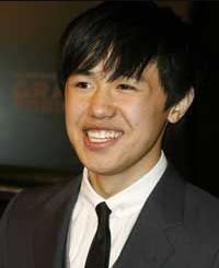 Bee Vang Death Fact Check, Birthday & Age | Dead or Kicking