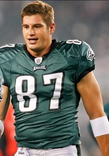 Brent Celek Death Fact Check, Birthday & Age | Dead or Kicking