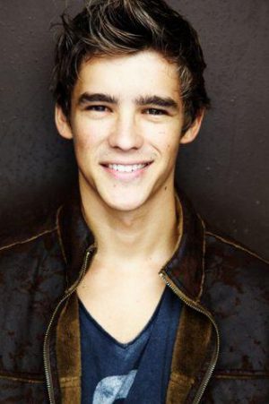 Brenton Thwaites Death Fact Check, Birthday & Age | Dead or Kicking