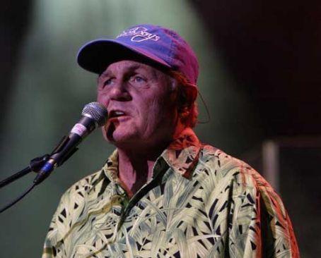 Bruce Johnston Death Fact Check, Birthday & Age | Dead or Kicking