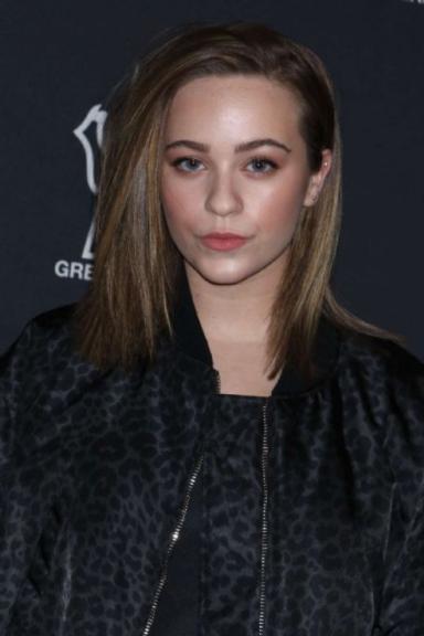 Cailee Rae Death Fact Check, Birthday & Age | Dead or Kicking