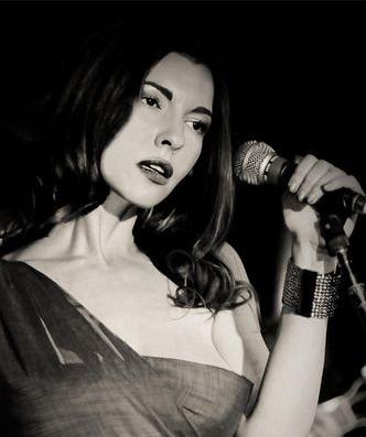 Chrysta Bell Zucht