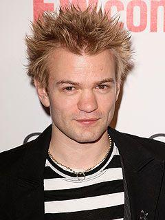 Deryck Whibley Death Fact Check, Birthday & Age | Dead or Kicking