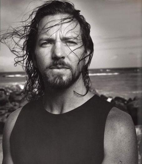Eddie Vedder Death Fact Check, Birthday & Age | Dead or Kicking