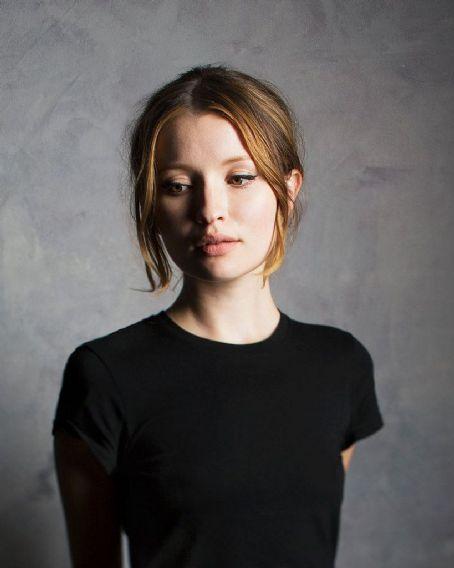 Emily Browning Death Fact Check, Birthday & Age | Dead or Kicking