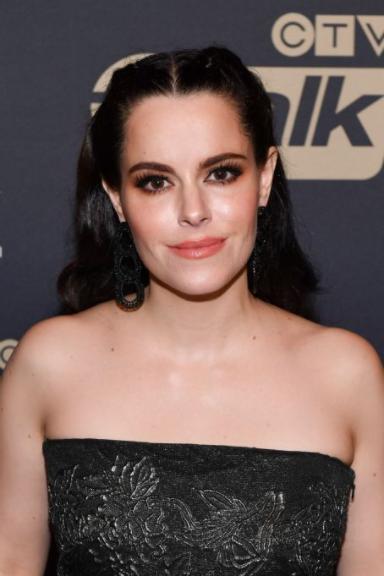 Emily Hampshire height