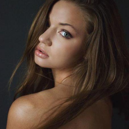 How old is erika costell