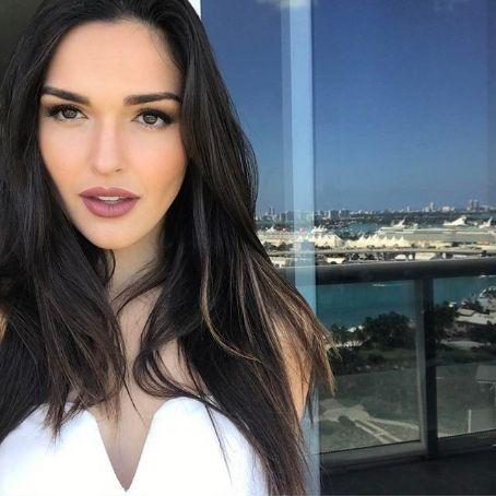 Estefany Oliveira Death Fact Check, Birthday & Age | Dead or Kicking