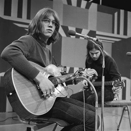 Gerry Beckley Death Fact Check, Birthday & Age | Dead or Kicking