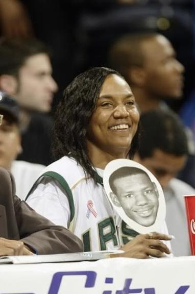 Gloria James Death Fact Check, Birthday & Age | Dead or Kicking