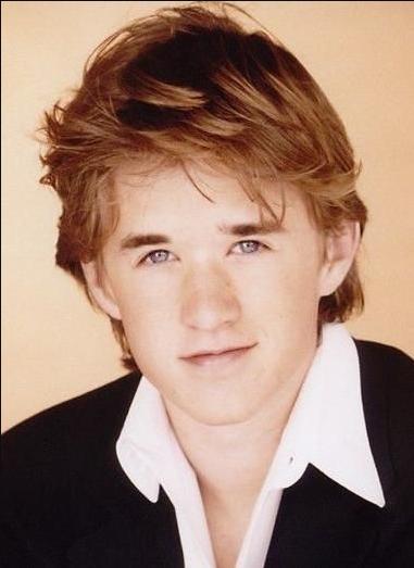 Haley Joel Osment Death Fact Check, Birthday & Age | Dead or Kicking