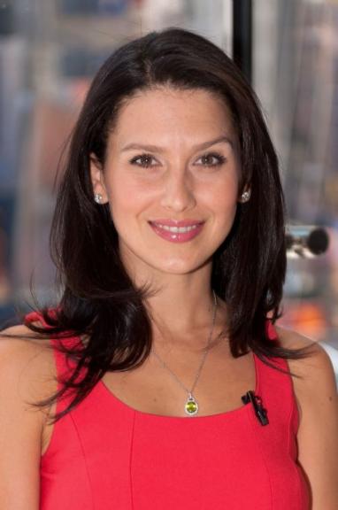 Hilaria Baldwin Death Fact Check, Birthday & Age | Dead or Kicking