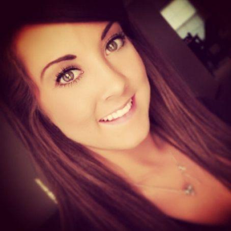 Holly Campbell Death Fact Check, Birthday & Age | Dead or Kicking