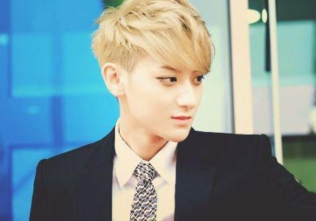 Huang Zitao Death Fact Check, Birthday & Age | Dead or Kicking