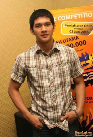 Iko Uwais Death Fact Check Birthday Age Dead Or Kicking