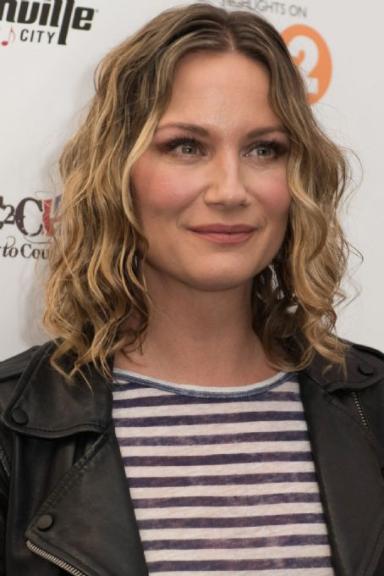 Jennifer Nettles Death Fact Check, Birthday & Age | Dead or Kicking