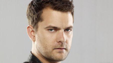 Joshua Jackson Death Fact Check, Birthday & Age | Dead or Kicking