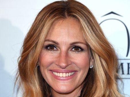 Julia Roberts Death Fact Check, Birthday & Age | Dead or Kicking