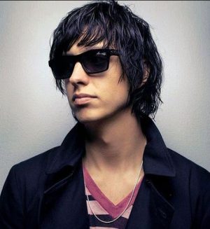 Julian Casablancas Death Fact Check, Birthday & Age | Dead or Kicking