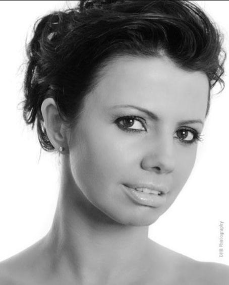 Karen Hardy Death Fact Check, Birthday & Age Dead or Kicking