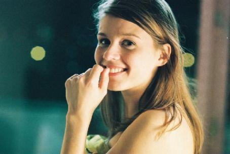 Katja Herbers Death Fact Check, Birthday & Age | Dead or Kicking