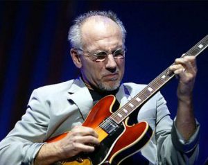 Larry Carlton