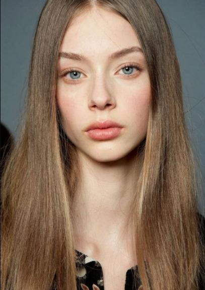 Lauren De Graaf Death Fact Check, Birthday & Age | Dead or Kicking