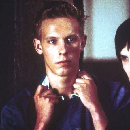 Laurence Fox Death Fact Check, Birthday & Age | Dead or Kicking