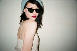 Lindsay Usich Death Fact Check, Birthday & Age | Dead or Kicking