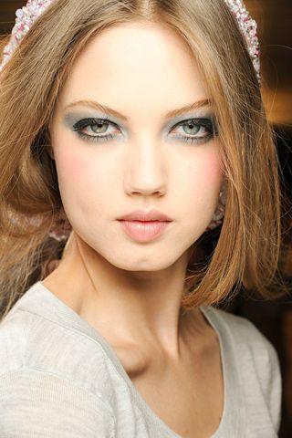 Lindsey Wixson Death Fact Check, Birthday & Age | Dead or Kicking