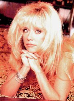 Linnea Quigley Death Fact Check, Birthday & Age | Dead or Kicking