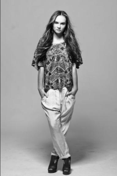 Madeline Carroll Death Fact Check, Birthday & Age | Dead or Kicking