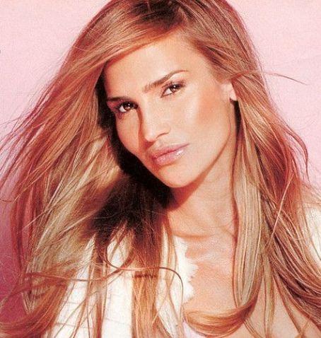 María Vázquez Death Fact Check, Birthday & Age Dead or Kicking