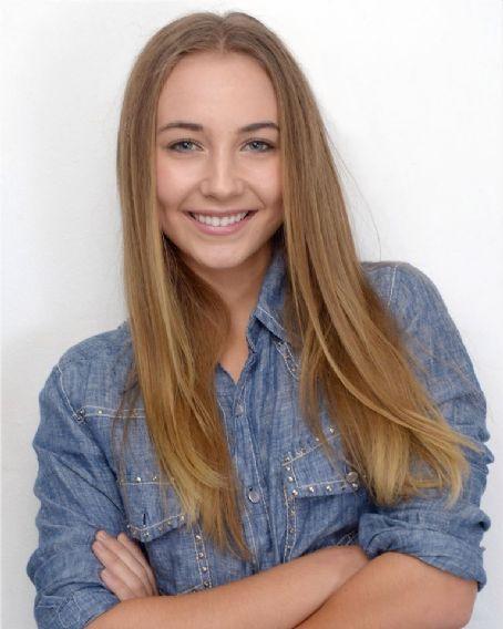 Mavournee Hazel Death Fact Check, Birthday & Age | Dead or Kicking