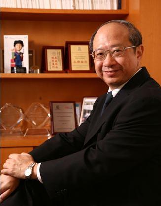 Michael Hui Death Fact Check, Birthday & Age Dead or Kicking