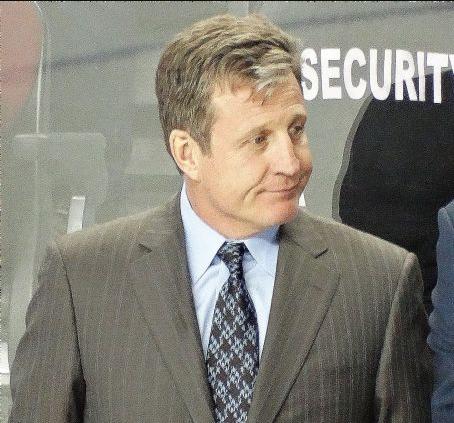 Mike Vernon Death Fact Check, Birthday & Age | Dead or Kicking