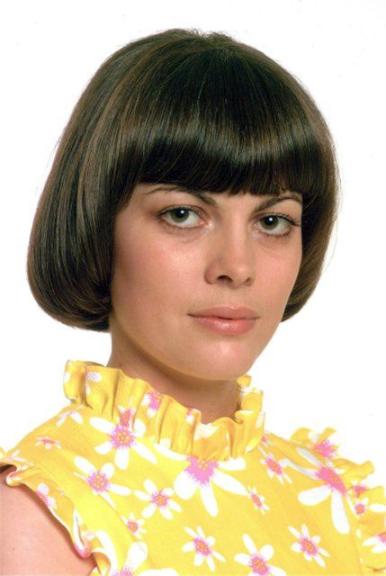 Mireille Mathieu Death Fact Check, Birthday & Age | Dead or Kicking