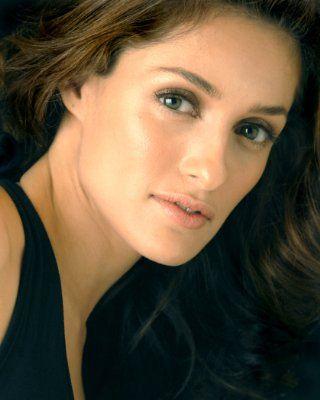 Mirelly Taylor Death Fact Check, Birthday & Age | Dead or Kicking