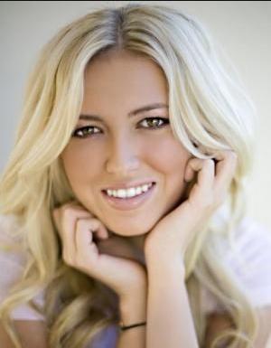 Paulina Gretzky Death Fact Check, Birthday & Age | Dead or Kicking