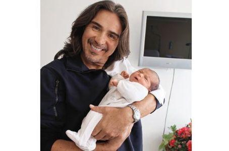 Pedro Damián Death Fact Check, Birthday & Age | Dead or Kicking