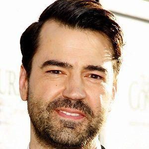 Ron Livingston conjuring