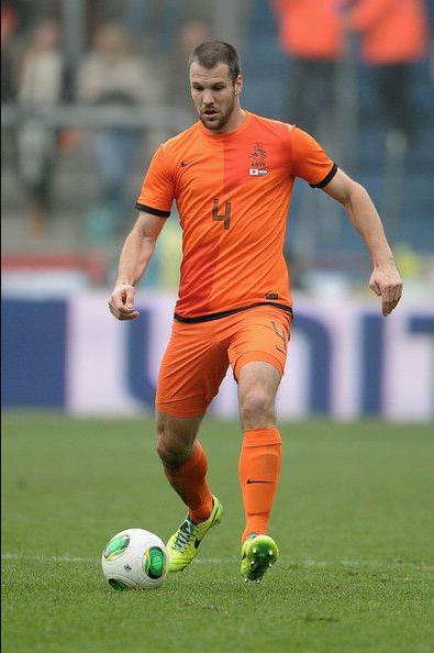 Ron Vlaar Death Fact Check, Birthday & Age | Dead or Kicking