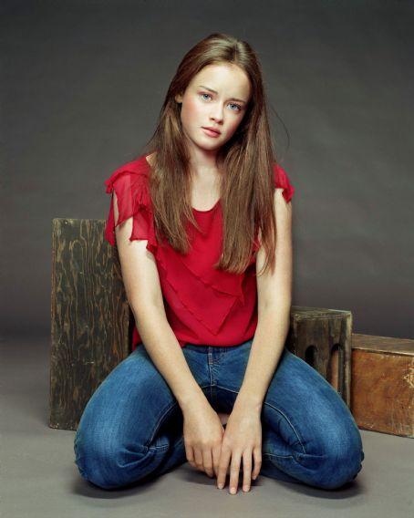 Rory Gilmore Death Fact Check, Birthday & Age | Dead or Kicking