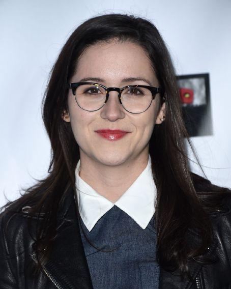 Shannon Woodward Death Fact Check, Birthday & Age | Dead or Kicking