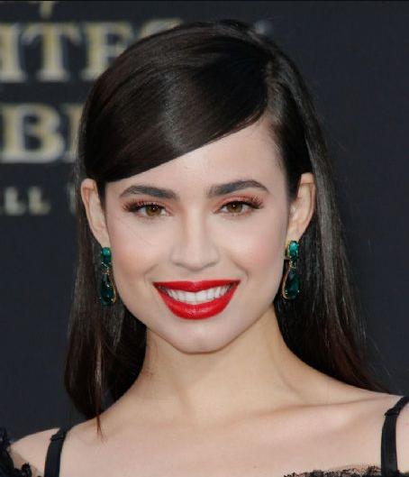 Sofia carson фото