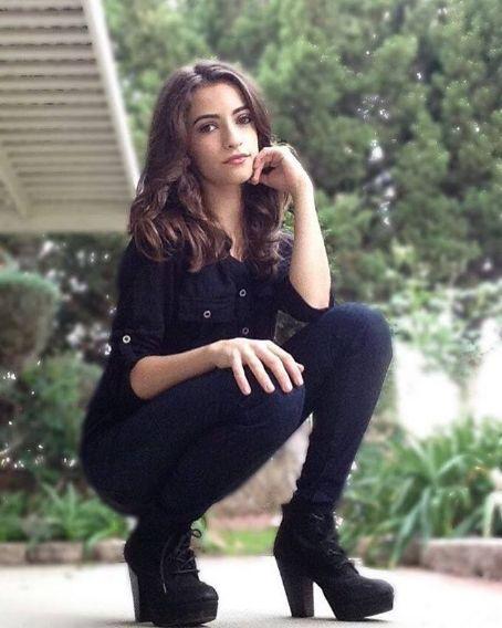 Soni Bringas Death Fact Check, Birthday & Age | Dead or Kicking