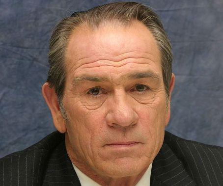 Tommy Lee Jones Death Fact Check, Birthday & Age | Dead or Kicking